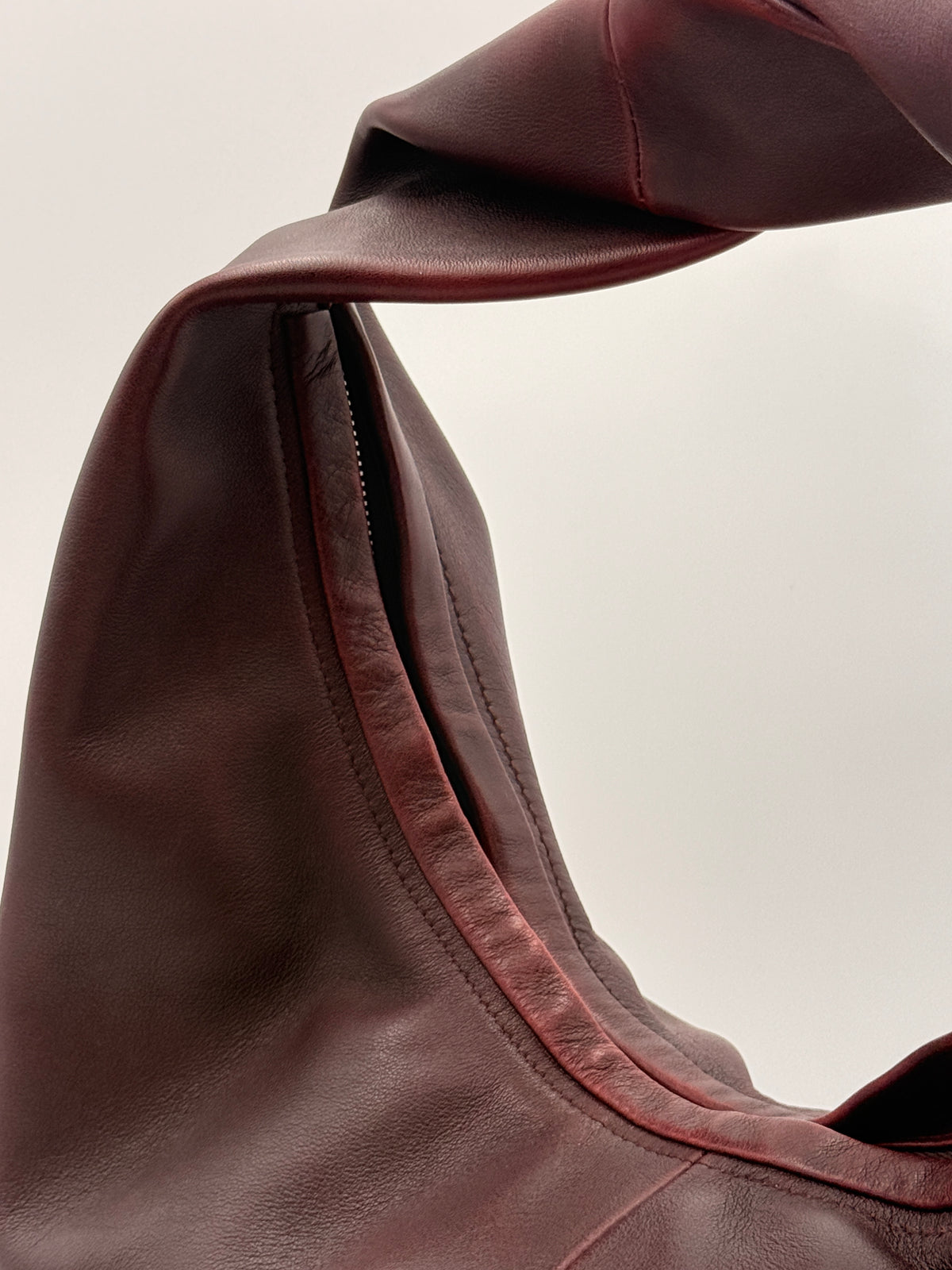 Maeden Yela Bag in Maroon