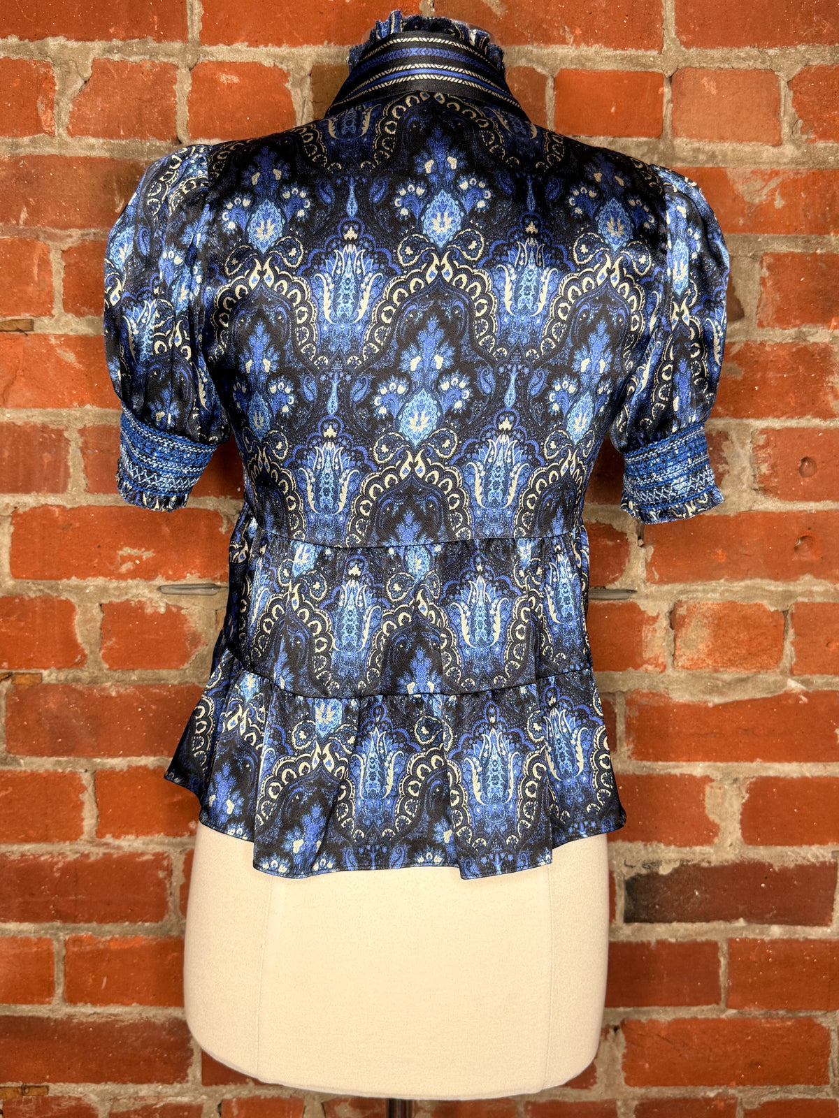 NWT Alice & Olivia Vickey Urban Medallion Blouse | SZ M