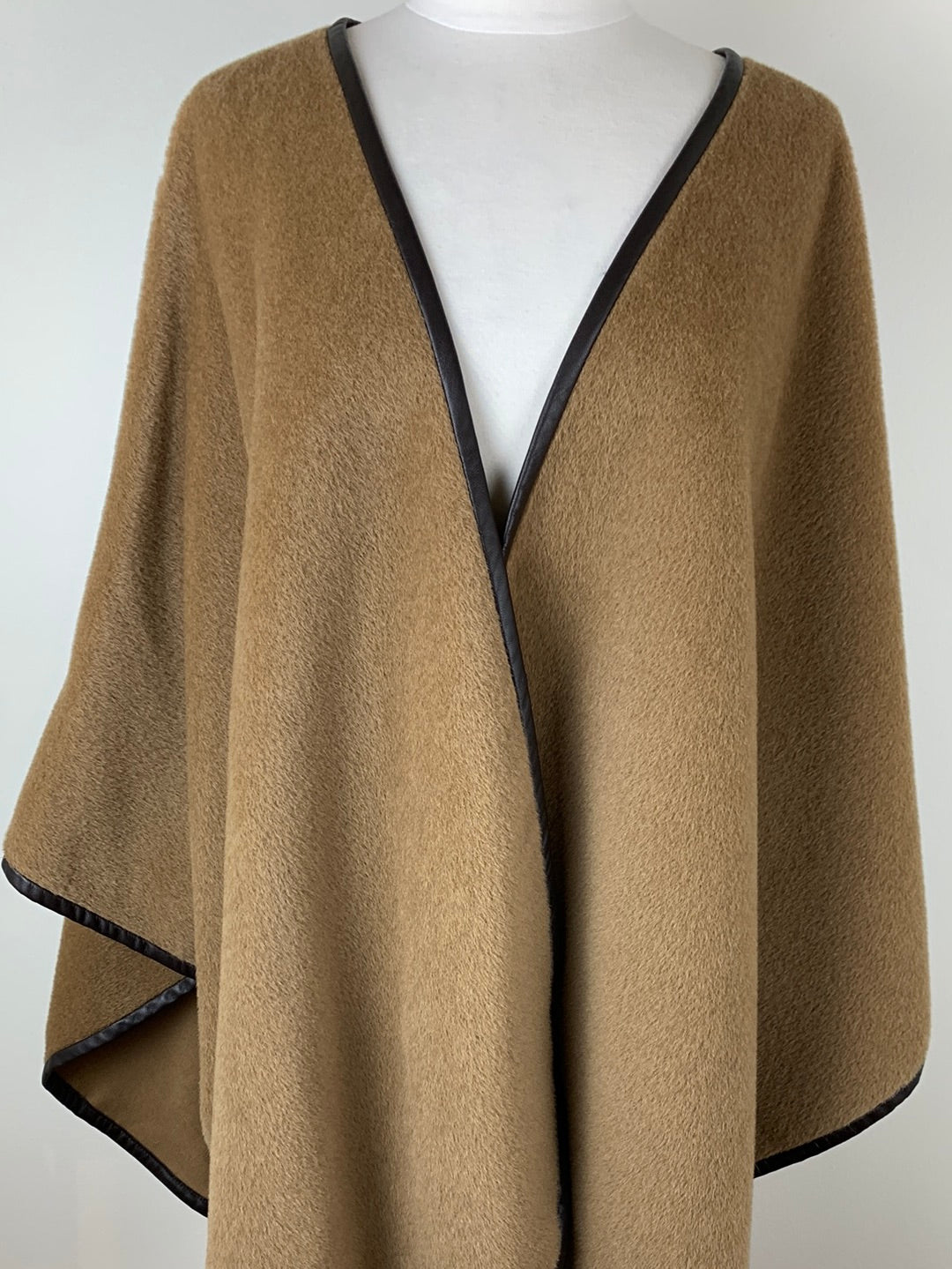 Sofia Cashmere Arequipa Alpaca Cape  | SZ O/S | NWT