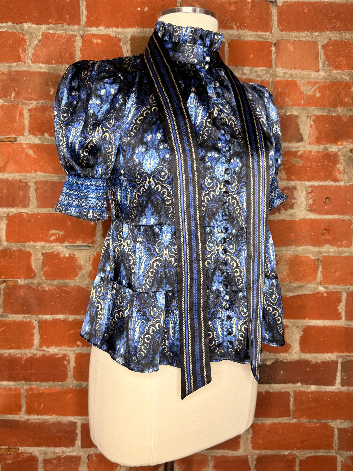 NWT Alice & Olivia Vickey Urban Medallion Blouse | SZ M