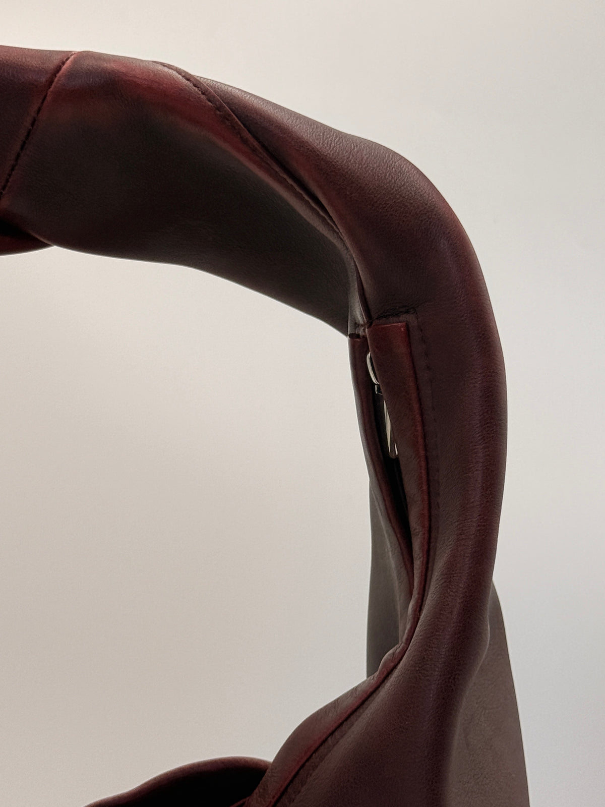 Maeden Yela Bag in Maroon