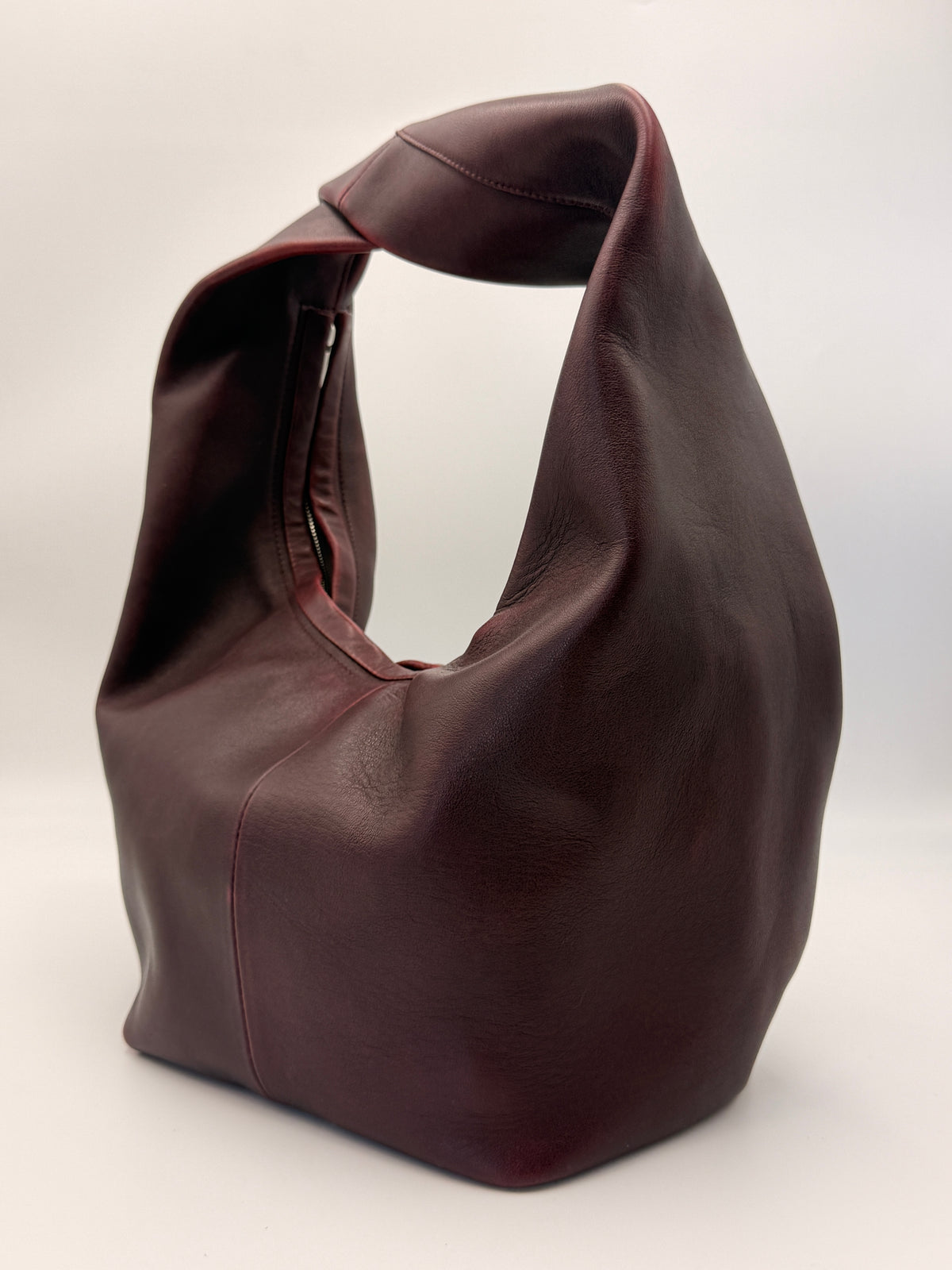 Maeden Yela Bag in Maroon