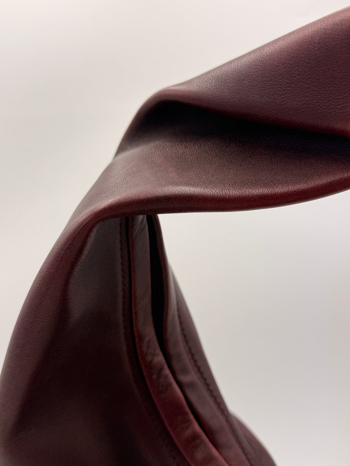 Maeden Yela Bag in Maroon