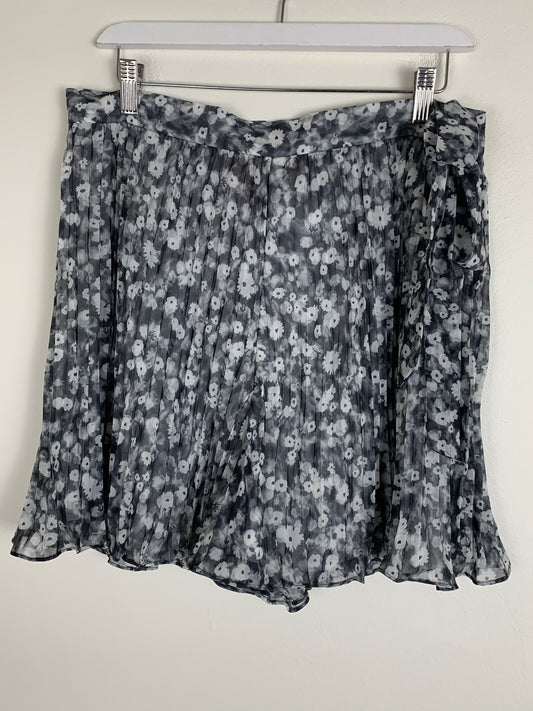 Club Monaco Floral Justine Short | SZ 12 | NWT