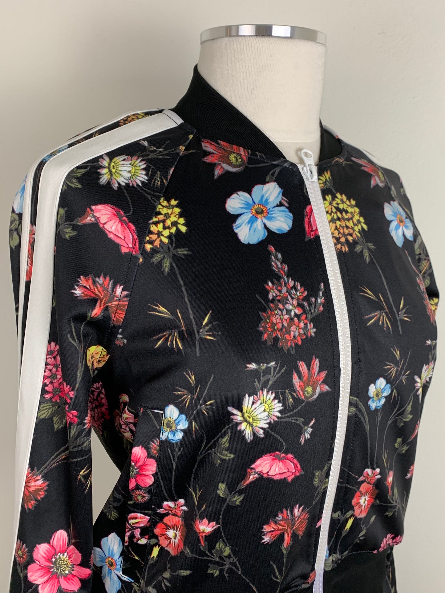 Pam & Gela Fine line Floral Crop Track Jacket | SZ XS | NWT