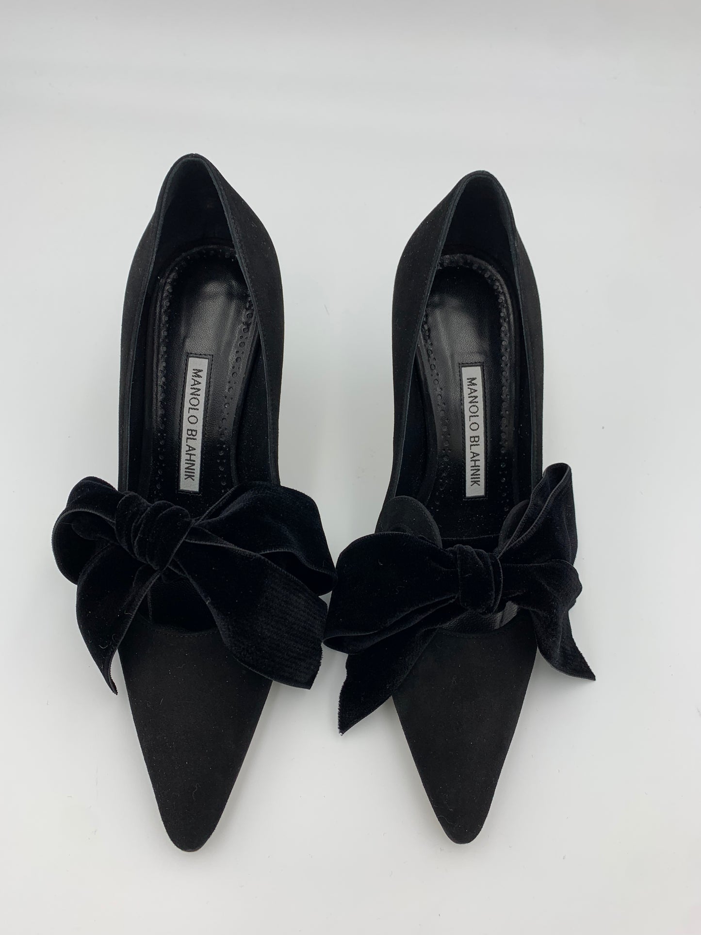 Manolo Blahnik Serba Suede Pumps | SZ 7