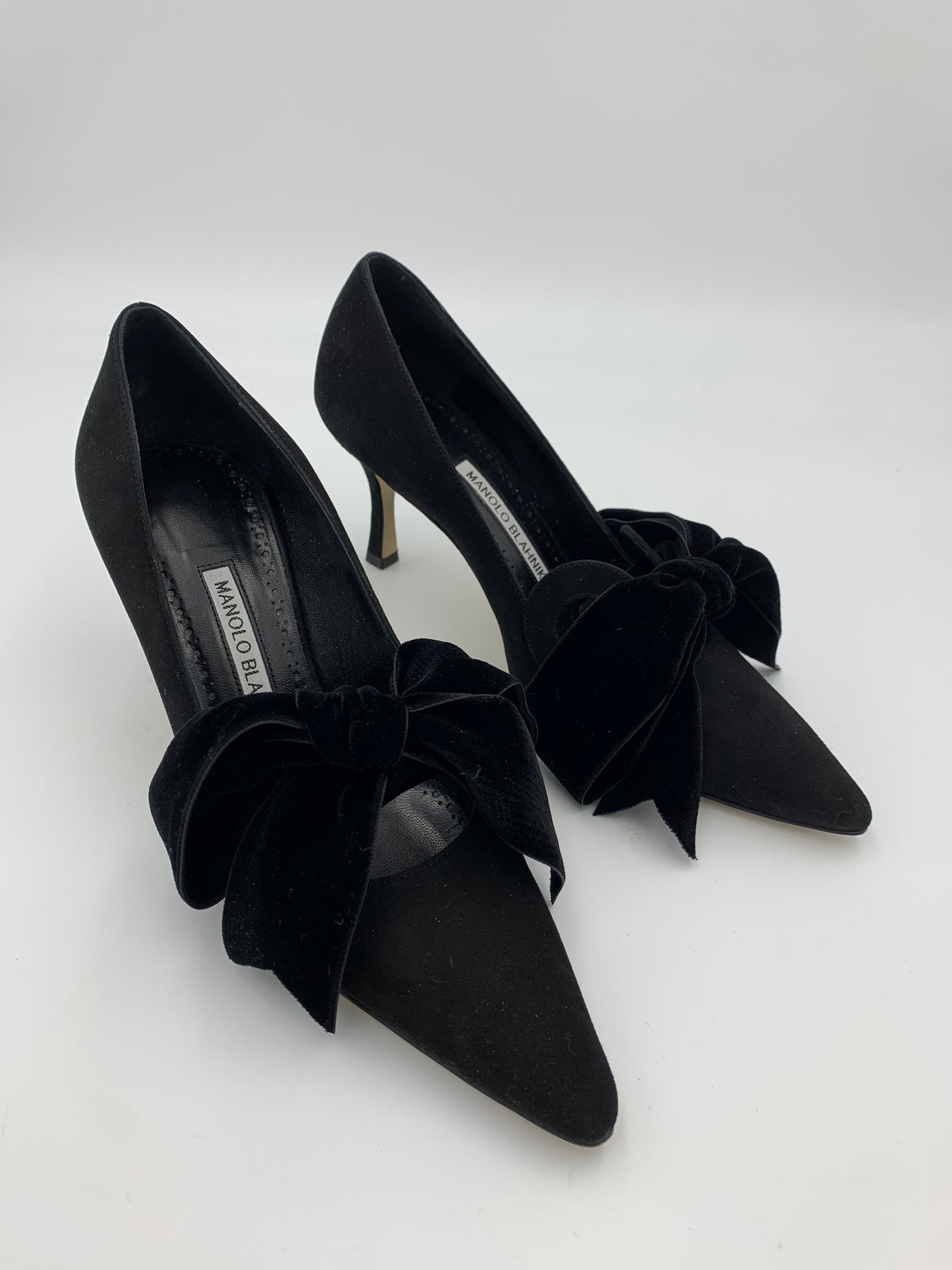 Manolo Blahnik Serba Suede Pumps | SZ 7