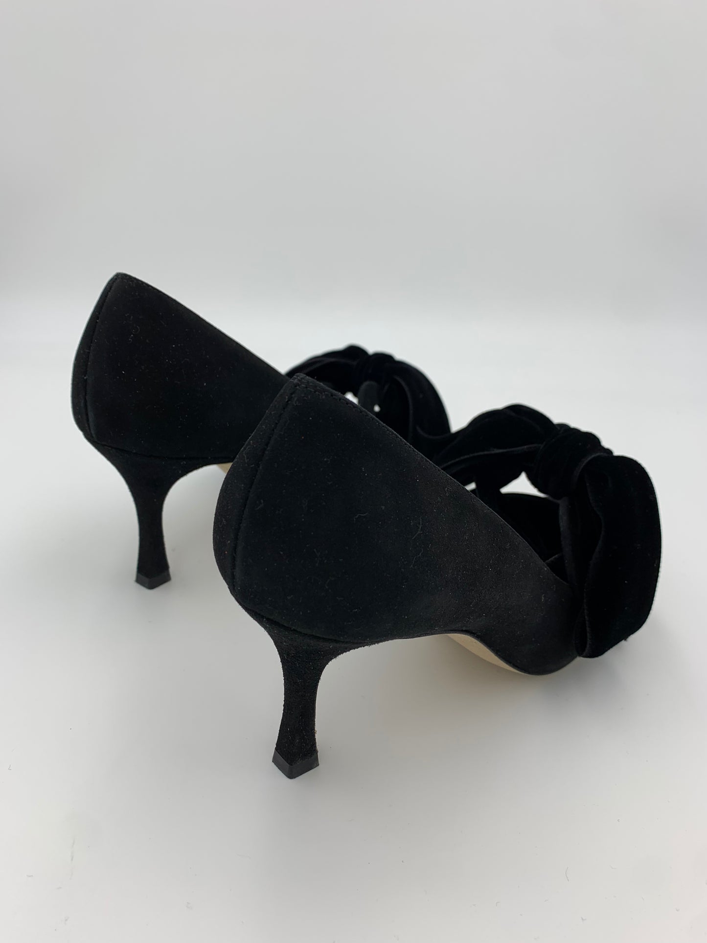 Manolo Blahnik Serba Suede Pumps | SZ 7