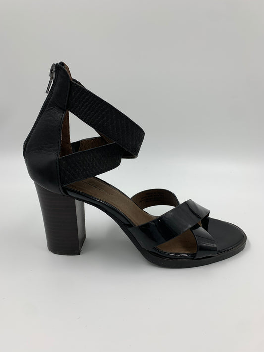 Tommy Bahama Lavina Black Patent Sandal | SZ 9B