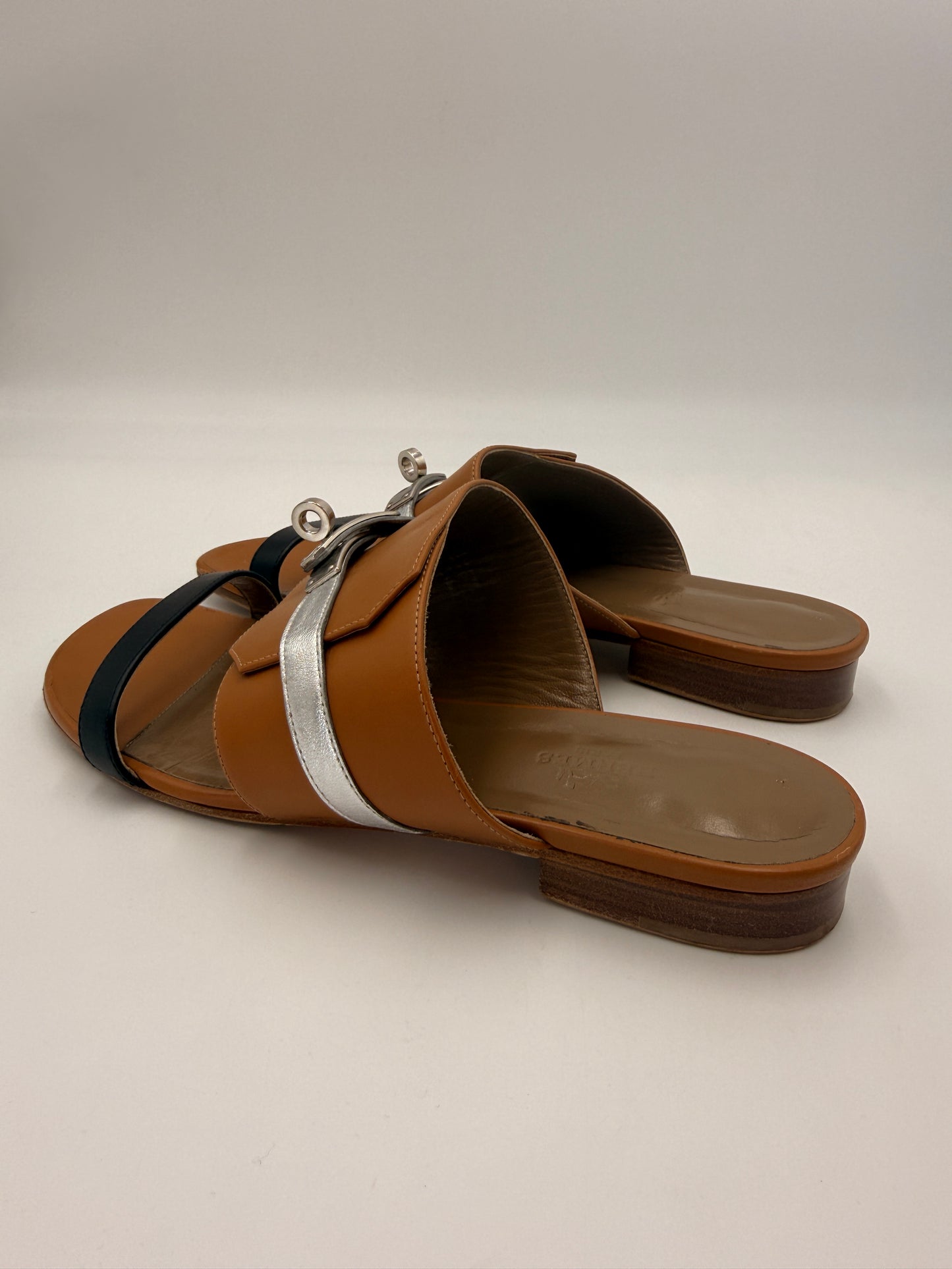 Hermes Bicolor Avenue Sandal | SZ 40